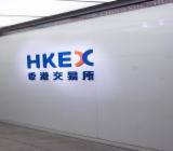 美股冲高回落，收盘涨跌不一，道指一度上扬至145点，刷新盘中历史高位。国际贸易方面出现的利空消息令美股承压