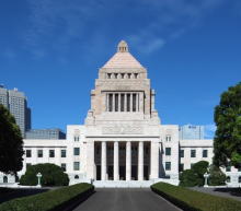 反映首相官邸主导的“安倍独大”体制出现动摇