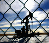 受美原油钻井数下降的影响以及中国原油期货周五出现较大涨幅的影响，油价出现了回升。但是油价在高位盘整了许久，上行的动能有缩减弱，短时间油价...