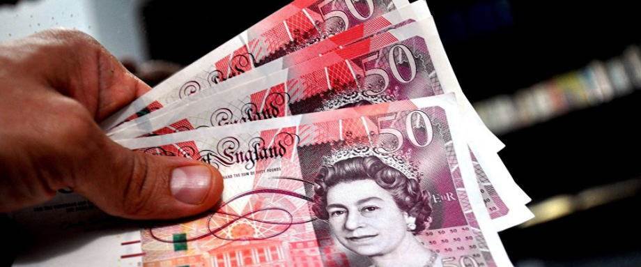 英镑周二在今年最低水准附近徘徊，交易商对于英国与欧盟未来贸易关系、以及英国央行未来举措存在不确定感。