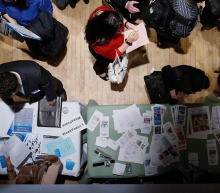 随着各州收紧救济补贴政策，美国当周初请失业金人数实现连续五周下跌，恢复至疫情前水平可能就在下个月！