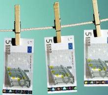 欧元本月遭受重创，因为欧洲似乎将成为唯一在冬季实施封锁的地区。然而，随着Omicron变体的出现，全球更多地区可能会实施旅行限制。同时，市场预计主要央行将会放缓加息步伐。这些