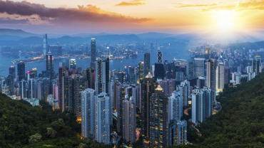 香港政府统计处3日发布的最新零售数据显示，2月香港零售销售额同比增涨29.8%，远超市场预期的8%。今年头两个月的合计零售额临时估计同比上升15.7%...