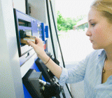 美国史上最猛烈的暴风雨：飓风艾尔玛本周末将冲击佛罗里达州。美国汽油价格跟踪网站指出，零售汽油价格的涨幅是2005年以来卡特里娜飓风袭击墨西哥湾沿岸以来最大的