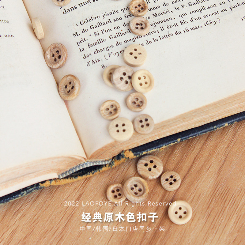 New DIY materials boutique buttons Delicate Primary Colors Natural Four Eyes Wood Buttons Decorated with Fur Coats