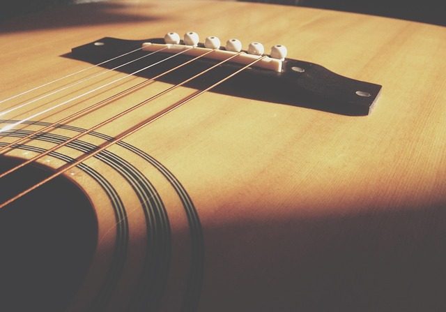 how do you put on guitar strings