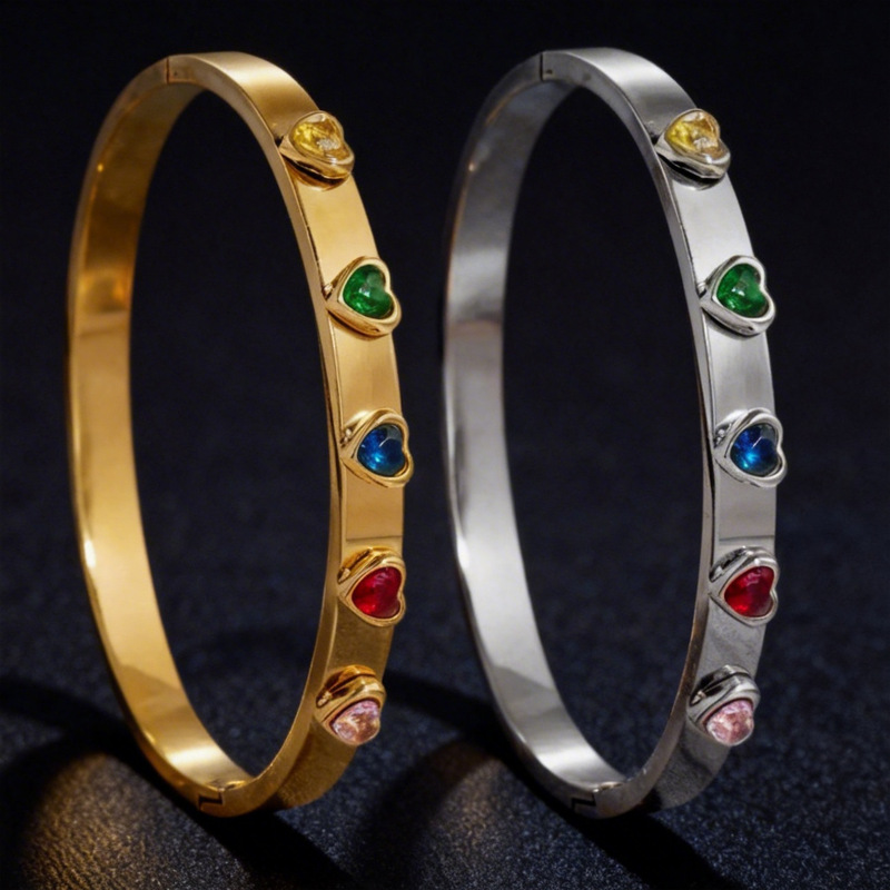 Titanium Steel Colorful Heart-Shaped Bracelet for Girls, Diamond-Encrusted Bracelet, Three-Color Heart-Shaped Stainless Steel Bracelet, Non-Fading Jewelry Titanium Steel Colorful Heart-Shaped Bracelet for Girls, Diamond-Encrusted Bracelet, Three-Color Heart-Shaped Stainless Steel Bracelet, Non-Fading Jewelry