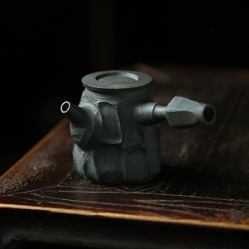 Quiet late original design pure handmade Xuaniron engraved pottery teapot unique and the more beautiful 125ml
