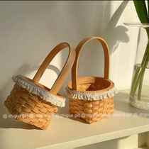 Mini flower basket portable picnic flower basket pastoral style ornaments woven basket dried flowers simulated flower basket bedroom decorations