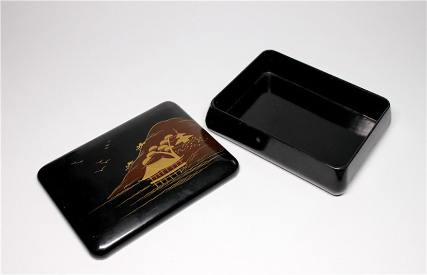 Interesting collection] Meiji period wooden tire digging lacquer art principal Maki-e landscape garden Pavilion study cover box