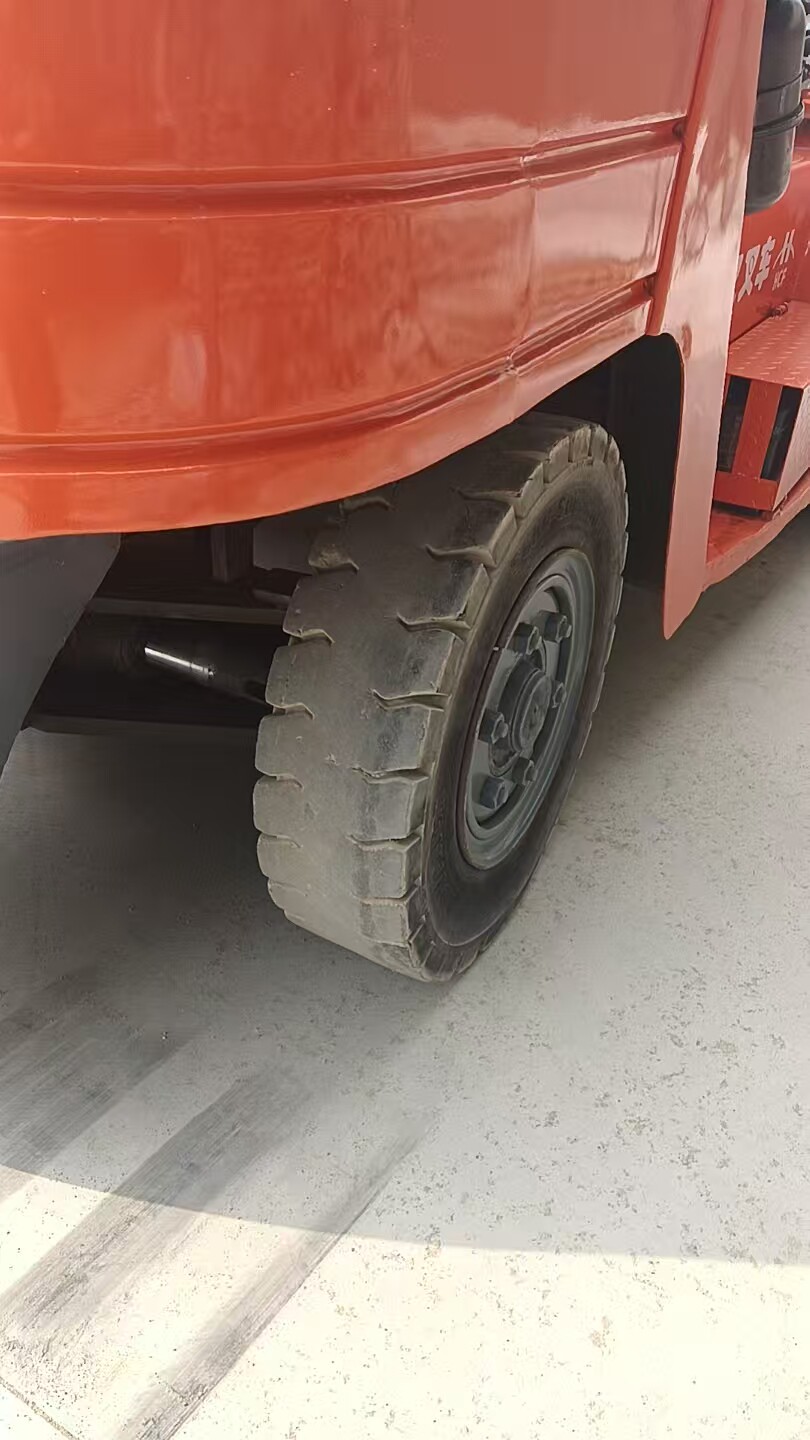 4月7日汕尾委托-资产处置7.8吨叉车一台,合叉,起升3米,实心轮胎,发动机状态正常网络拍卖公告