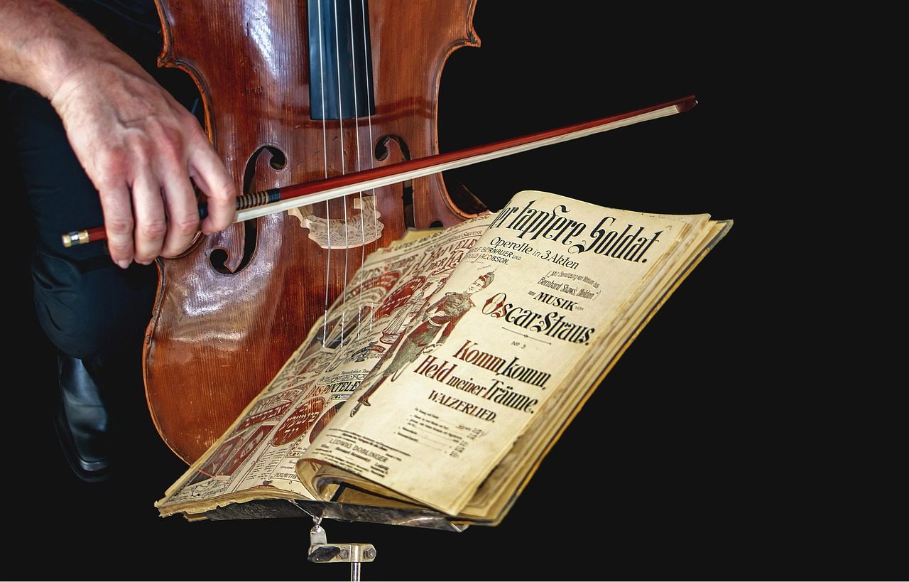 how to hold a cello bow