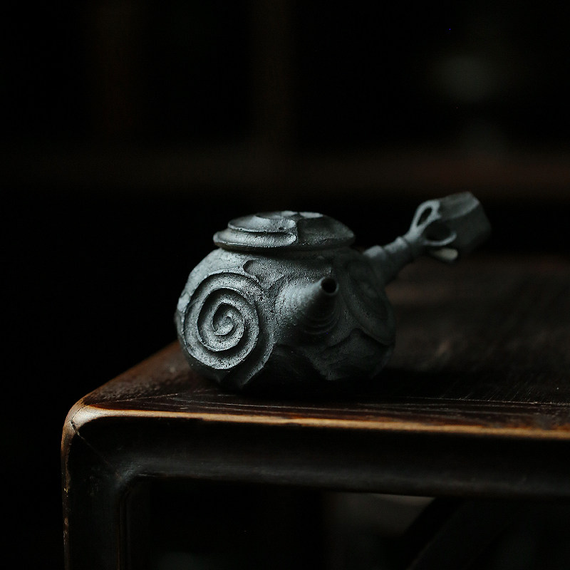 Jingchi Original Design Purely Handmade Black Iron Engraved Yusu Pottery Pot, Complicated and Unique 150ml