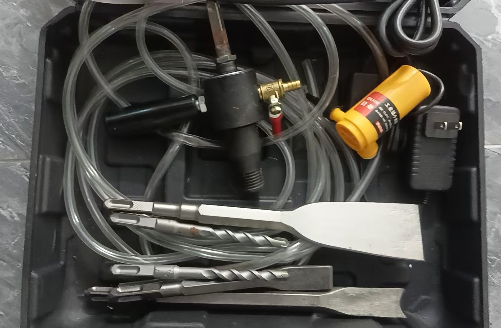 1月17日惠州处置仓库清理闲置未使用五金工具设备电锤钻钻头角磨机各一套网络拍卖公告