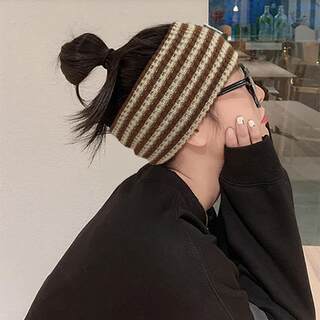 Knitted Widened Stripesd Headband for Autumn and Winter, Warm and Versatile, Foreign-Style Forehead Protection Letter Patch, Popular Loose Headgear for Women