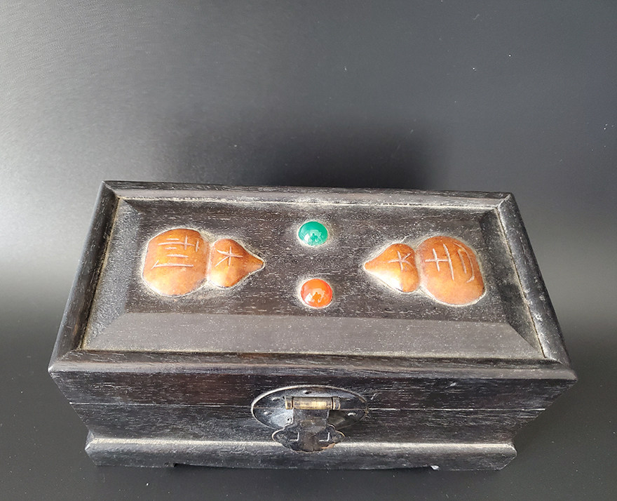 【鬼市淘宝】檀木宝石盒-2136