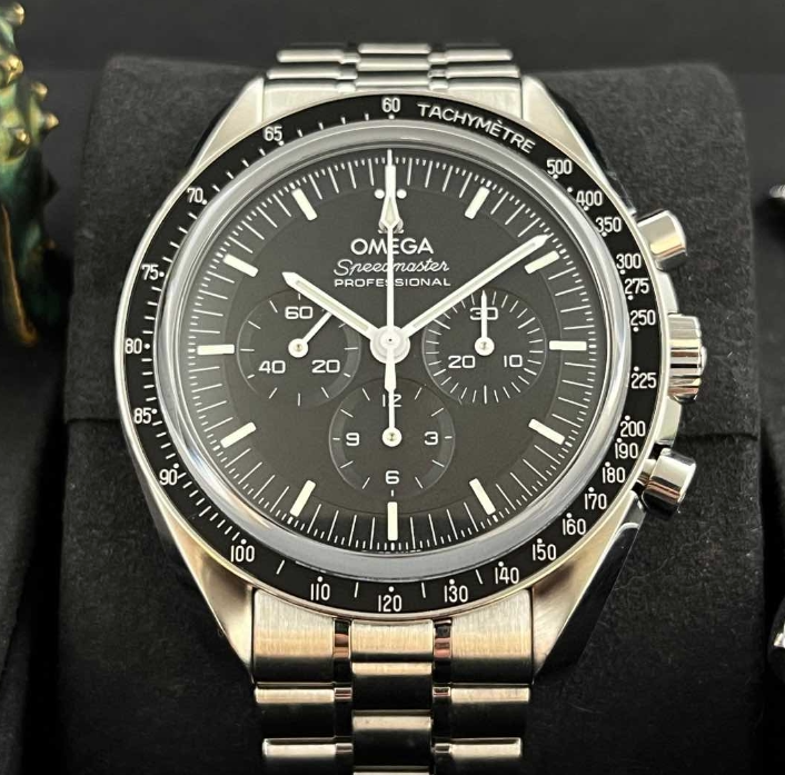Box and Papers, 98% New, 42mm Omega Speedmaster Moonwatch 310.30.42.50.01.002 Manual Mechanical Men's Watch