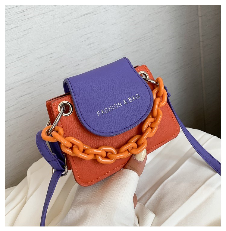 Small Solid Color Magnetic Buckle Crossbody Bag display picture 15