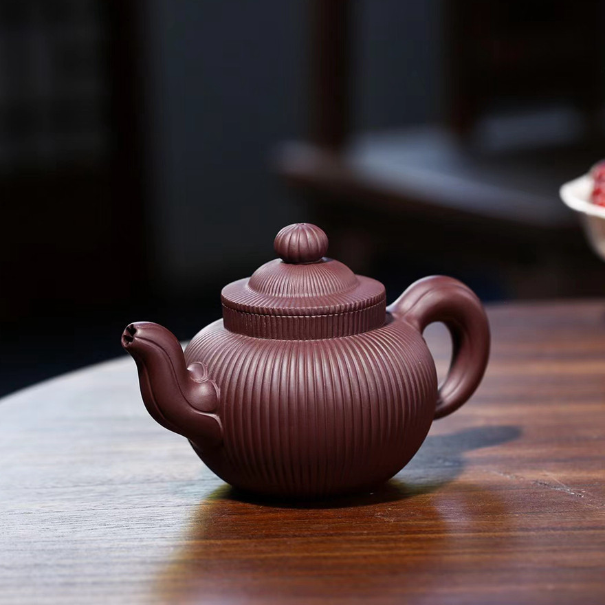 Yixing purple clay pot master (jifeng) craftsman teacher Yang made purple clay