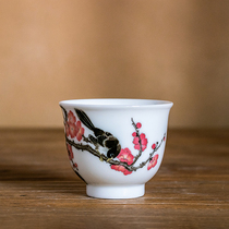 Bidding starts at 1 Yuan for an old porcelain tea cup. It is a collection of porcelain Hongjiang ball mud hand-painted master cups made in the 1970s.