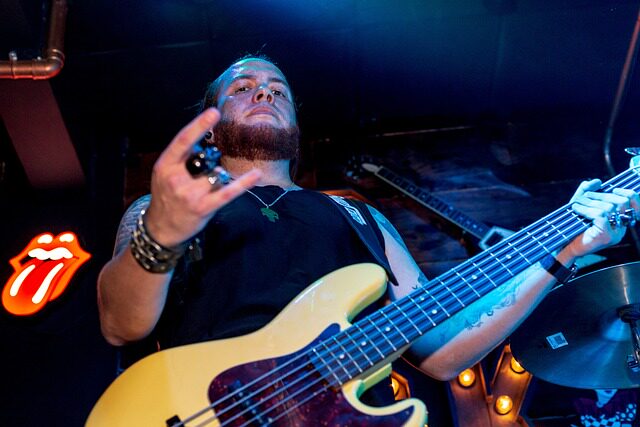 how do you read tabs for bass