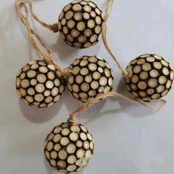 A cat toy wooden polygonum piece amusing cat ball cat toy ball self-stimulating teeth cleaning cat pet toy