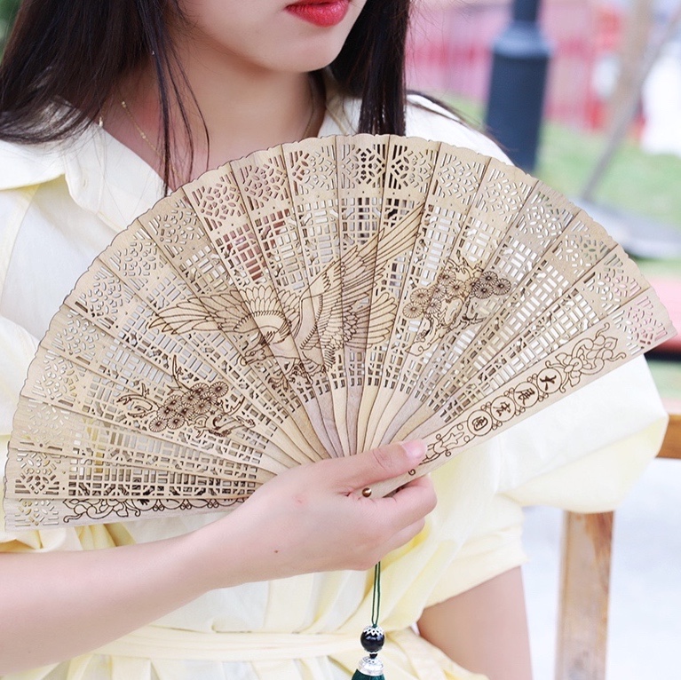 Golden silk Nanmu fan hollow carved grand exhibition for self-use gift collection is appropriate