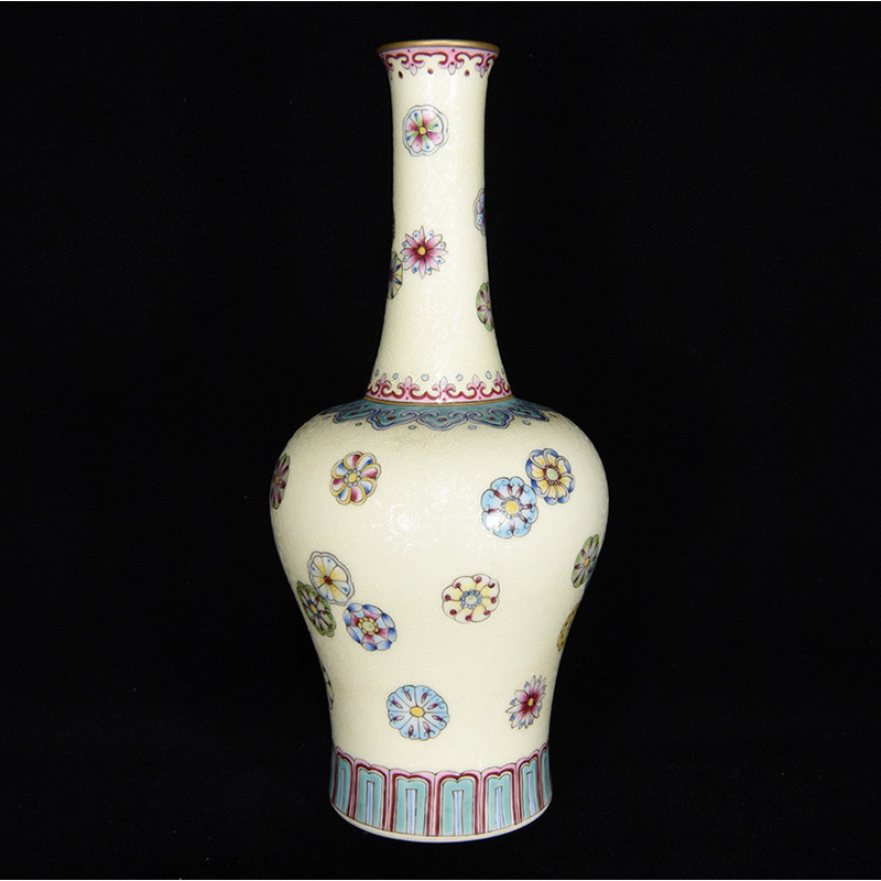 LY0823 Old Tibetan Qingqianlong style grilled flower pastel ball pattern bottle