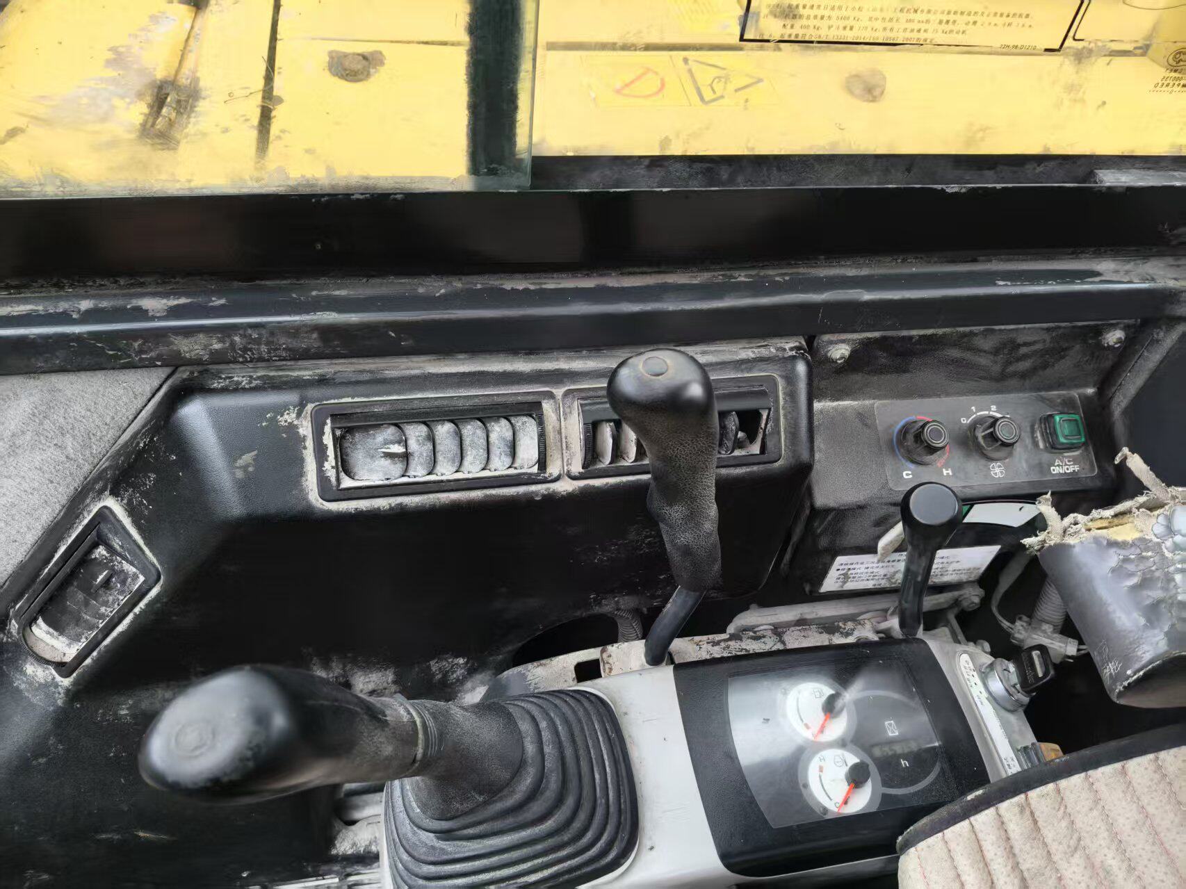 3月30日成都特价小松牌PC56-7型履带式液压挖掘机委托处置【出价即进入倒计时】网络拍卖公告