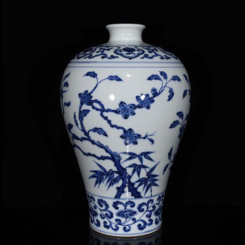 CQ2662 Qing Yongzheng style plum vase with blue and white flower pattern