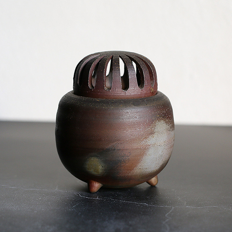 Japan's Bizen-yaki Sanroku kiln made three-legged incense burner in the inscription, first-class quality