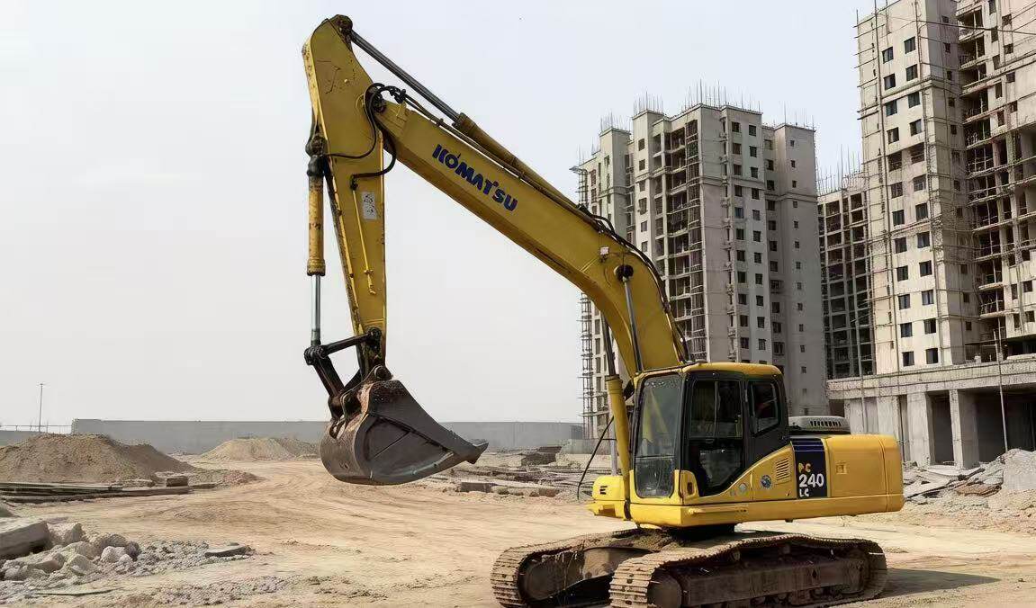 4月2日重庆小松240挖掘机网络拍卖公告