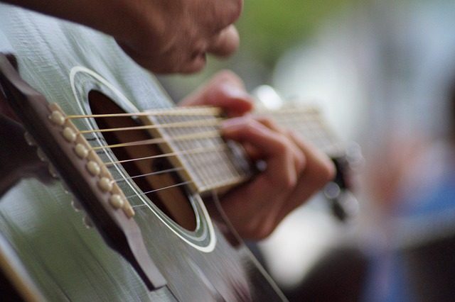 how do you string an electric guitar