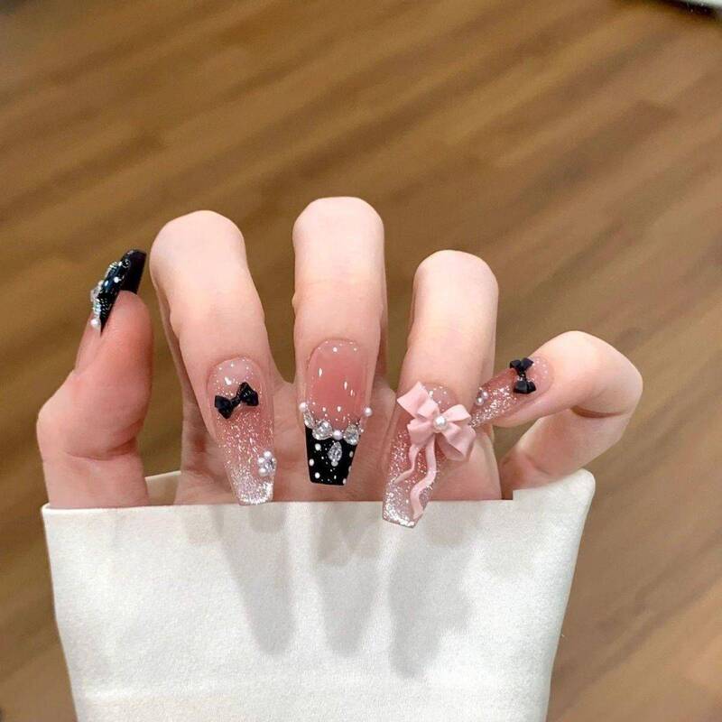 Autumn and Winter Wearable Nails, Mid-Length Black French Style, Brightening, 2026 New Nail Patches, Handmade Phototherapy Wearable Manicure