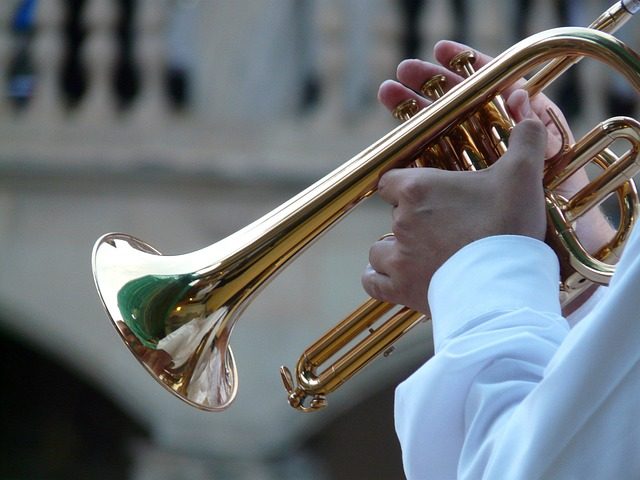 how much does a trumpet weigh