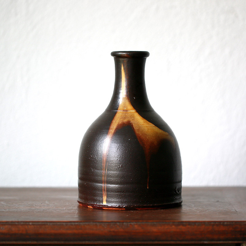 Japanese chronological objects Old Sedo-style Esteem Bottles of Rare Glazed Light Intros