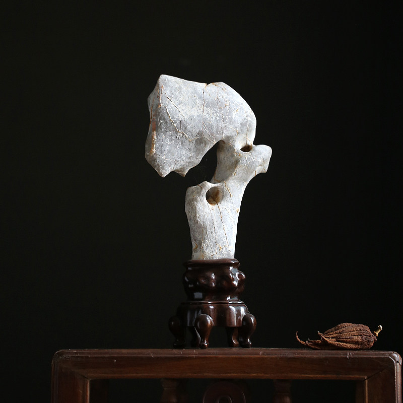 Quiet and late Qing for tea space book house case head Yashiite natural Taihu stone connoisseurywork black sandalwood base