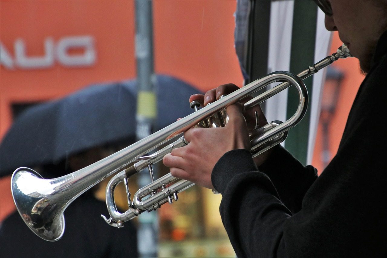 what does a trumpet look like