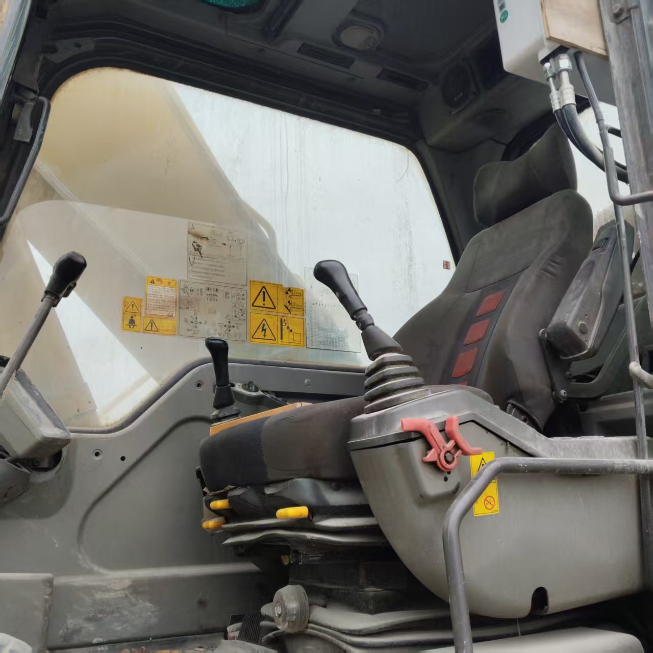 12月28日成都工地完工处置临工LG6250F国三挖机一台【出价即进入倒计时】网络拍卖公告