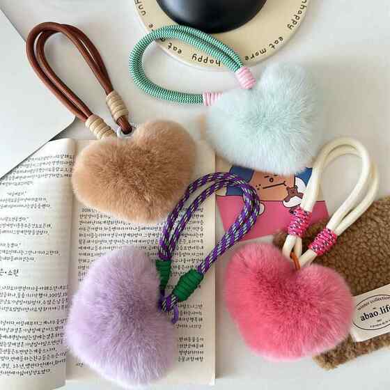Car Keychain with a High-End Feel, Trendy Alloy Decoration, Small Gift Ornament, Accessory Pendant, Plush Hanging Ornament