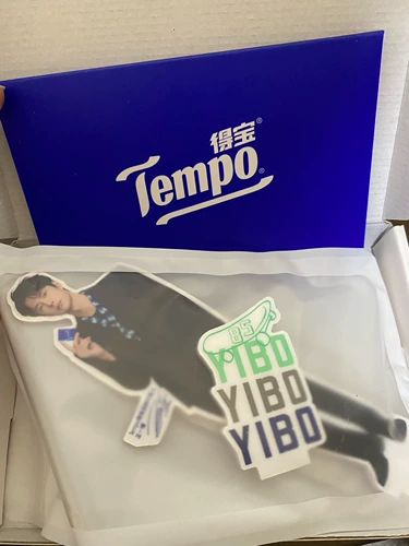 Периферийная открытка Wang Yibo Debao 3 ➕ 1 Маленькая карта ➕ 1 карта в форме человека