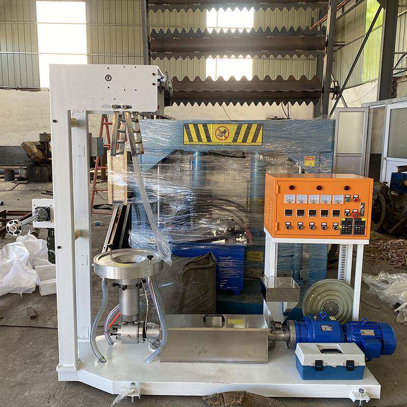 Tonglei Machinery Manufacturer sells laboratory film blowing machine, plastic film blowing machine, small film blowing experimental machine