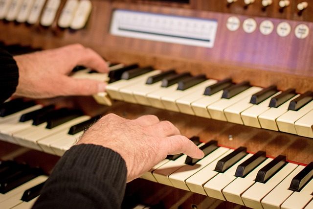 when and who invented the piano