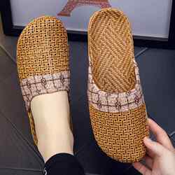 Home Slippers, Summer Breathable Rattan Mat Woven Flat-Soled Lightweight Slippers for Men and Women, Spring and Autumn European-Style Home Indoor Slippers New