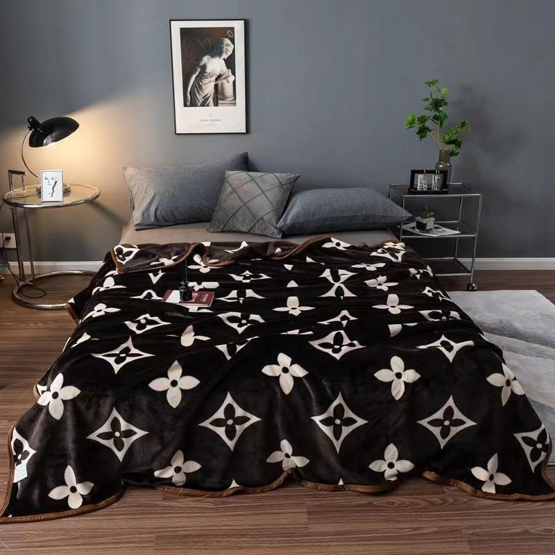 Cross-Border Flannel Blanket Sheets, Thick Coral Fleece Office Nap Blanket, Milk Fleece Gift Blanket Manufacturer