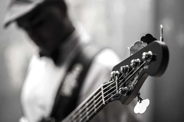 when the bass gets bumpin up in the club