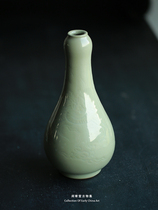 Japans first generation Kato Keishan hidden dragon pattern celadon vase with inscription