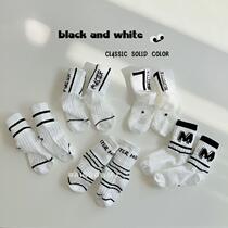 Chaussettes pour enfants printemps et été garçons version coréenne ins chaussettes en maille respirant mince lettre tendance chaussettes filles bébé mi-tube chaussettes