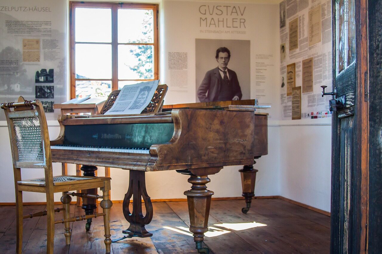 how many keys does piano have