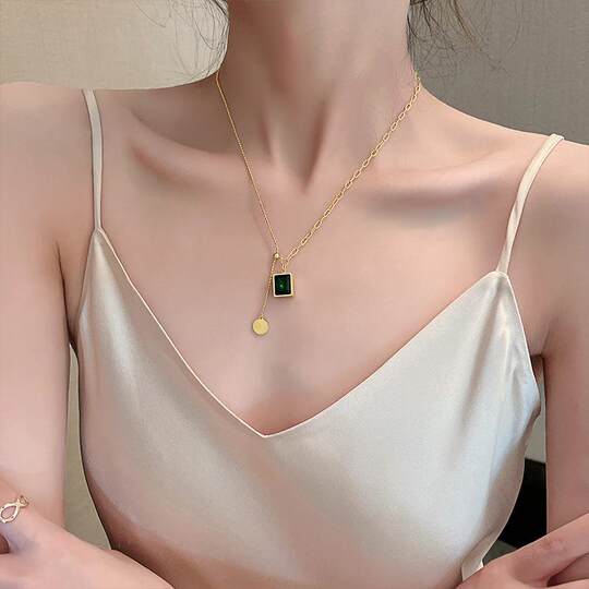 Retro Green and Black Accessible Luxury Geometric Square Splicing Necklace Clavicle Chain Niche Adjustable Cool Style Titanium Steel Neck Chain